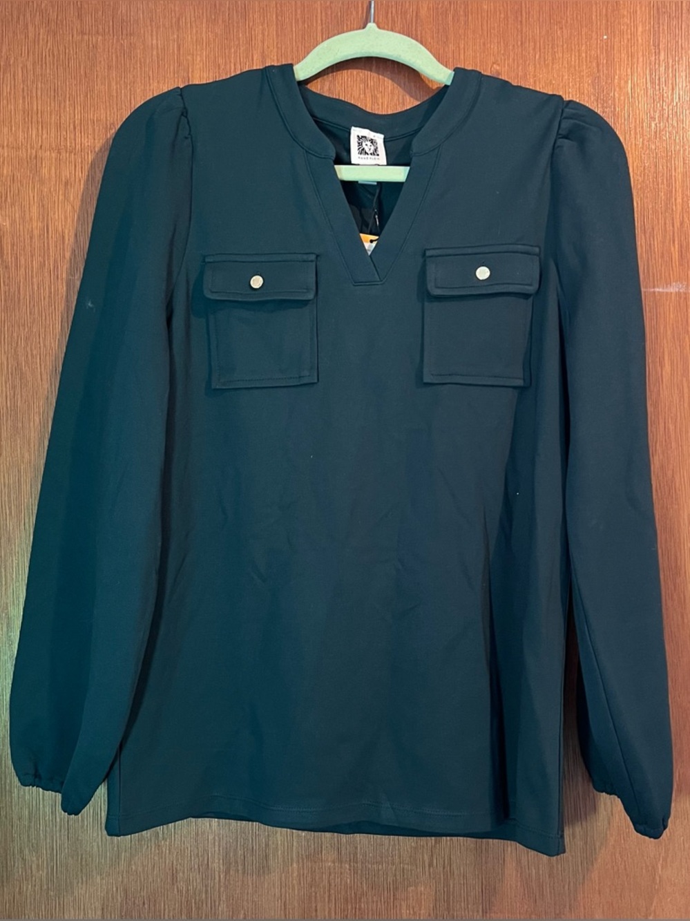 Ann Klein Pull Over Dark Green Long Sleeve V-Neck Blouse w/ Front Pockets Design